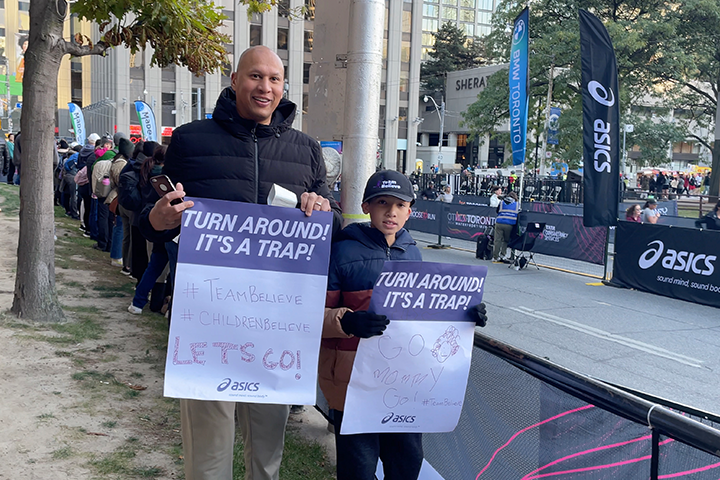 Sheldon and son Cheering at TCS Toronto Waterfront Marathon